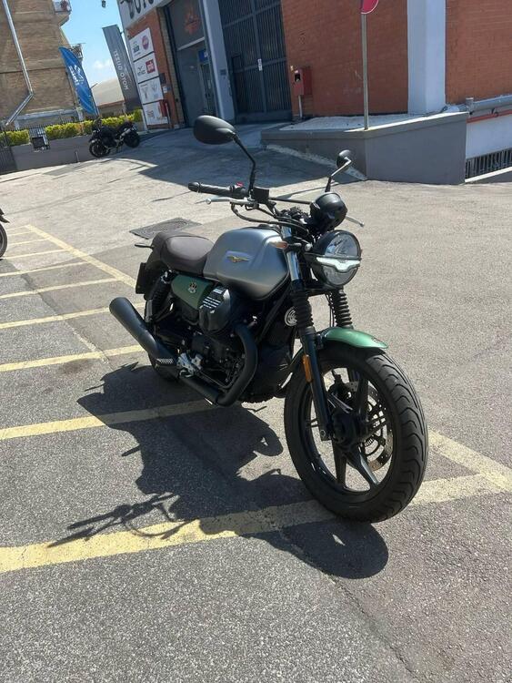 Moto Guzzi V7 Stone Centenario (2021 - 22) (2)