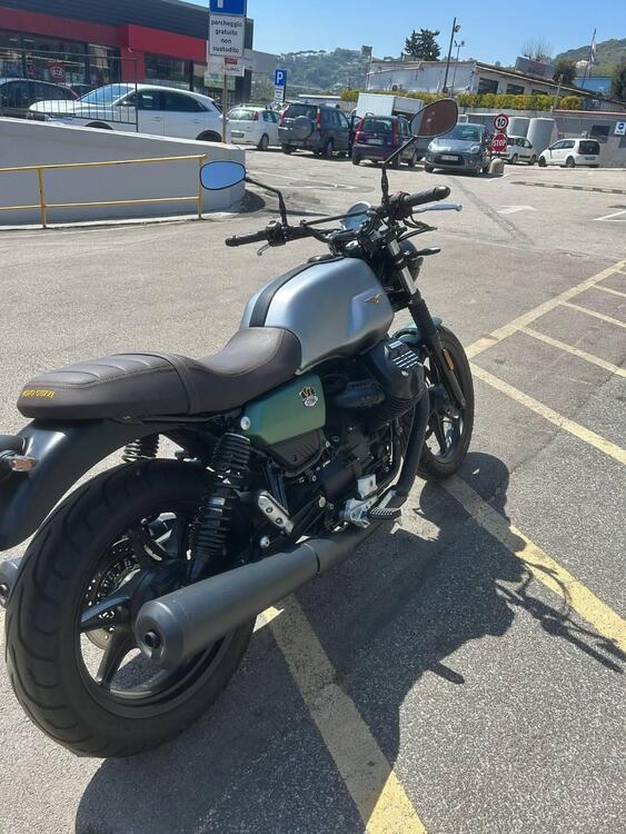 Moto Guzzi V7 Stone Centenario (2021 - 22) (3)