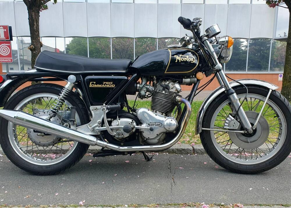 Norton Commando 