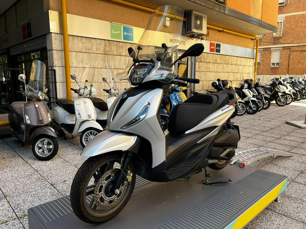Piaggio Beverly 300 S ABS-ASR (2021 - 25) (2)