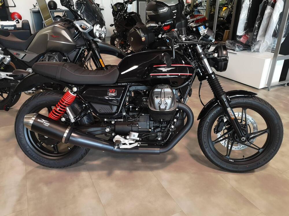 Moto Guzzi V7 Stone Special Edition (2022 - 25)