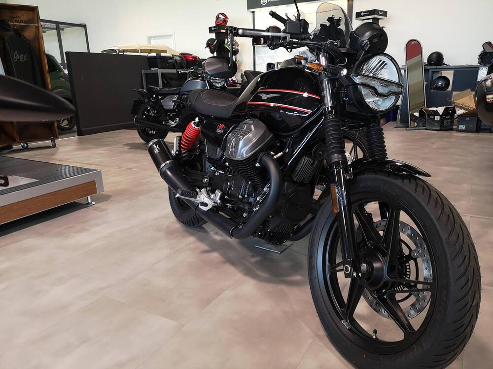 Moto Guzzi V7 Stone Special Edition (2022 - 25) (2)