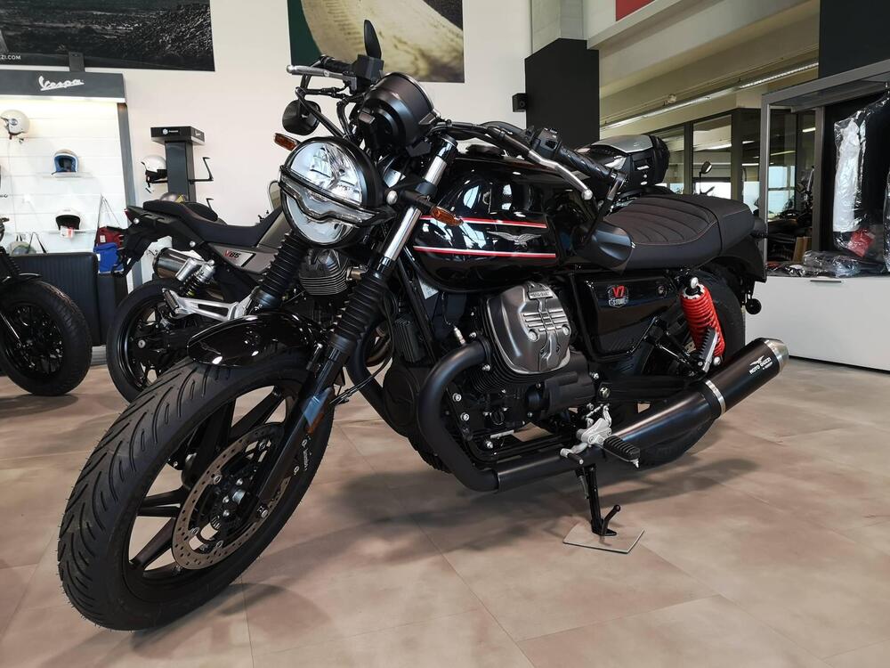 Moto Guzzi V7 Stone Special Edition (2022 - 25) (4)