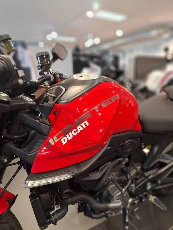 Ducati Monster 937 (2021 - 25) (4)