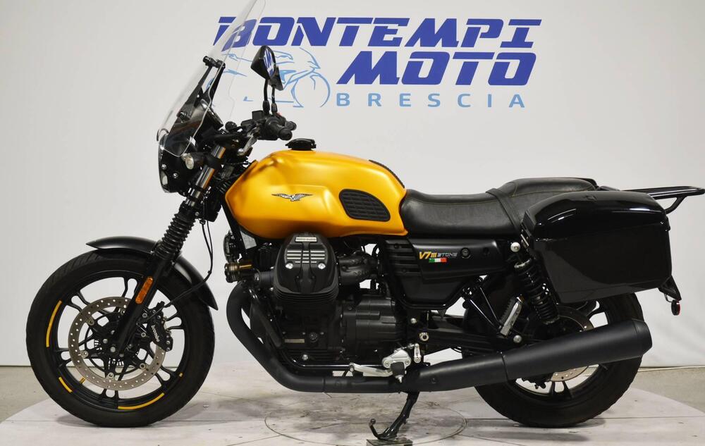 Moto Guzzi V7 III Stone (2017 - 20) (2)