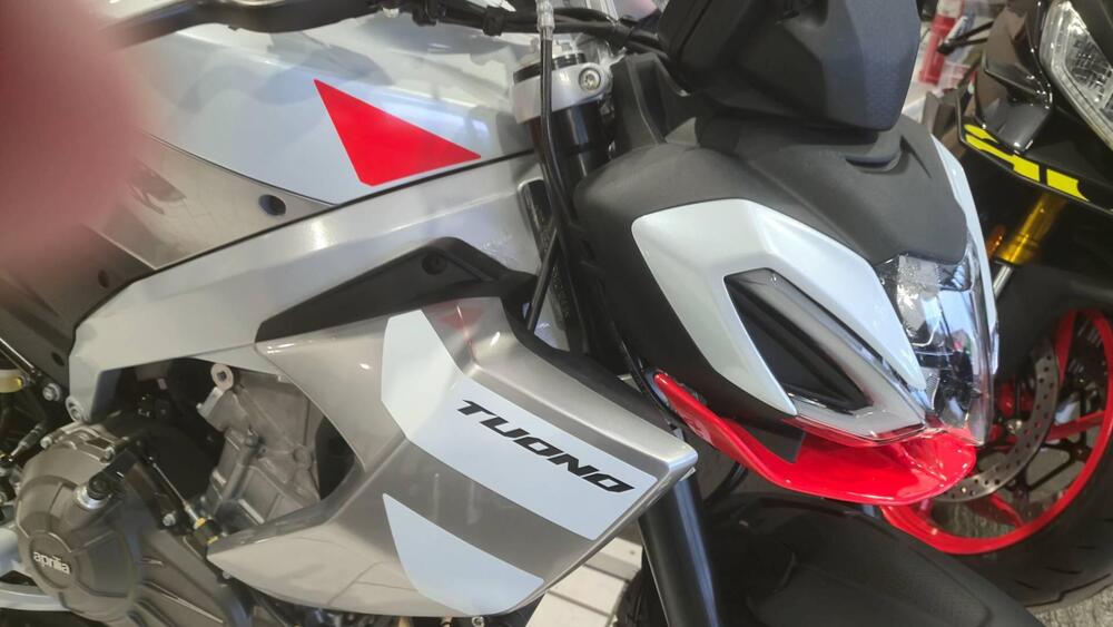 Aprilia Tuono 457 (2025) (2)