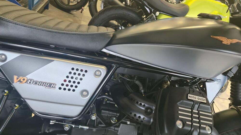 Moto Guzzi V9 Bobber Special Edition (2023 - 25) (2)