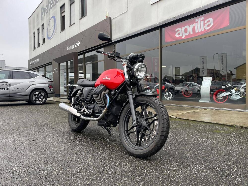 Moto Guzzi V7 Stone (2012 - 15) (2)