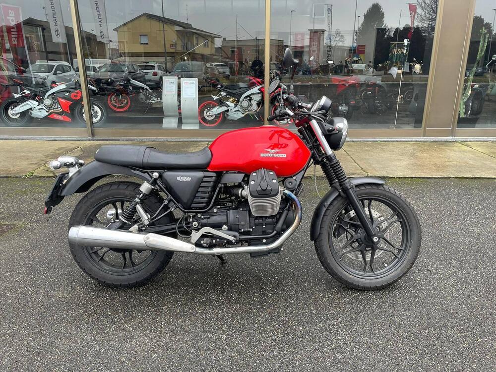 Moto Guzzi V7 Stone (2012 - 15) (3)