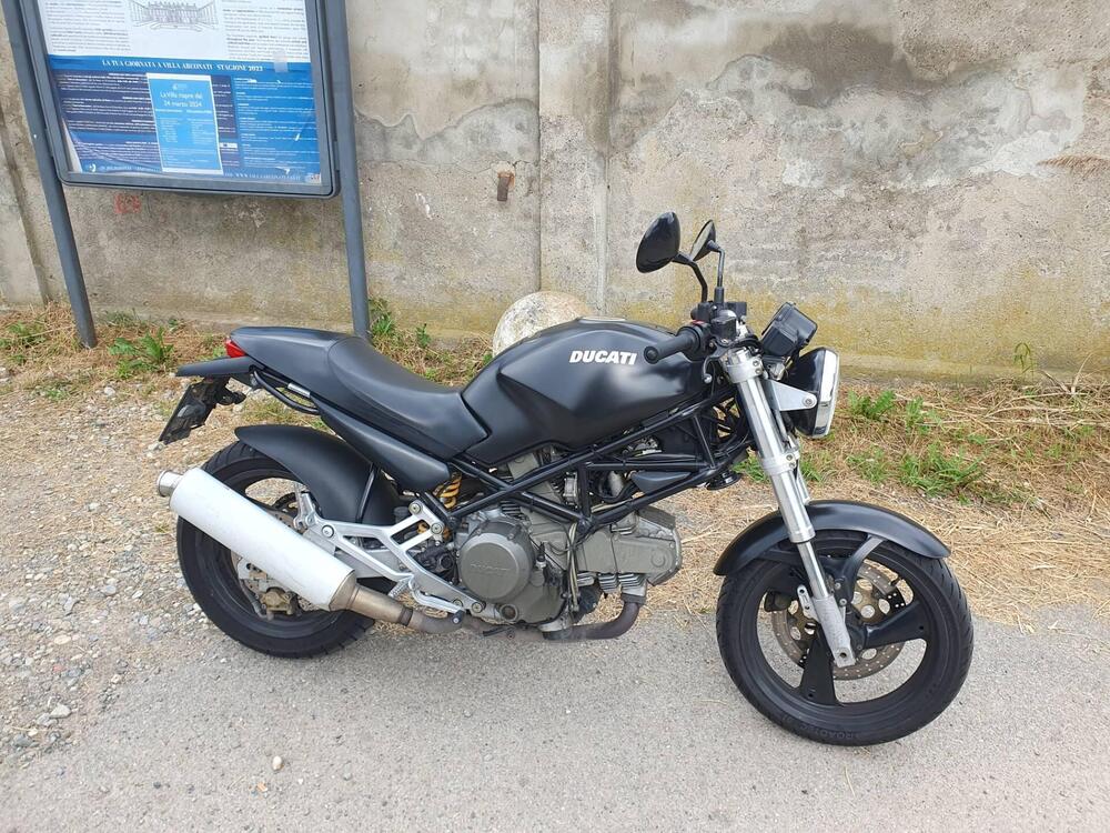 Ducati Monster 600 dark