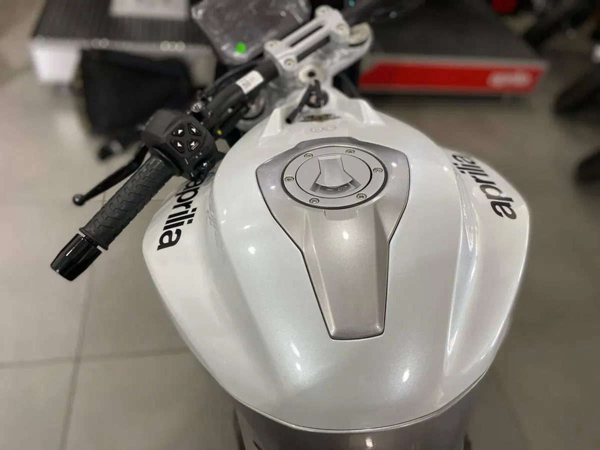 Aprilia Tuono 457 (2025 - 26) (5)