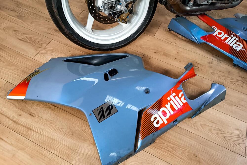 Aprilia RSV 1000 R (2000 -  01) (3)