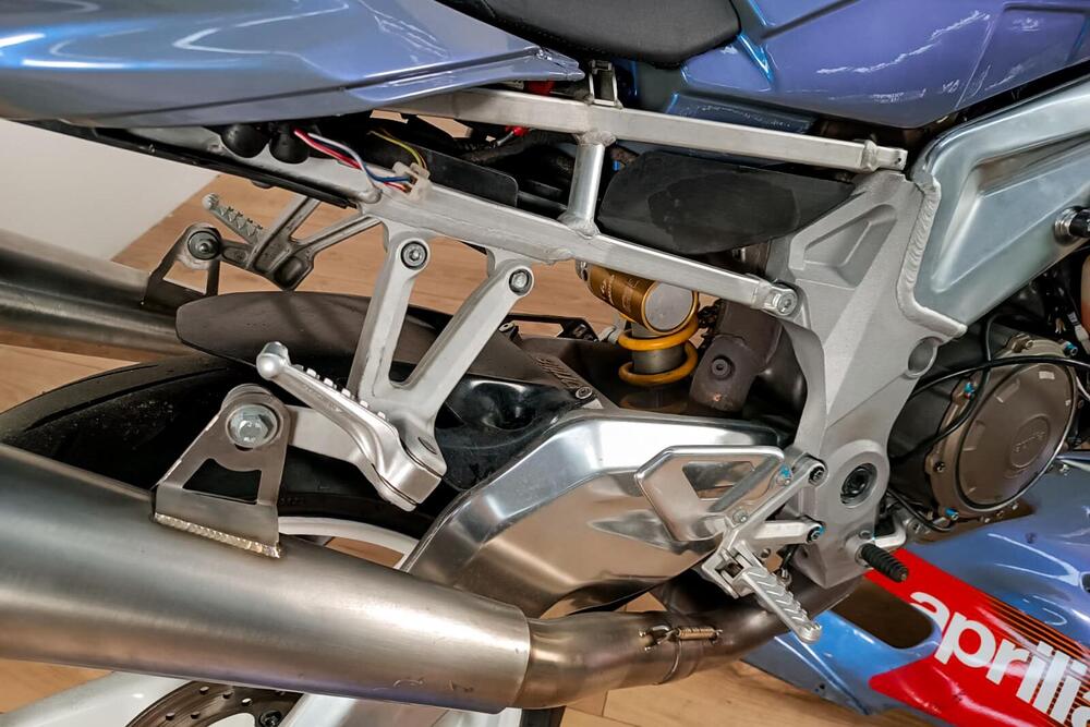 Aprilia RSV 1000 R (2000 -  01) (2)