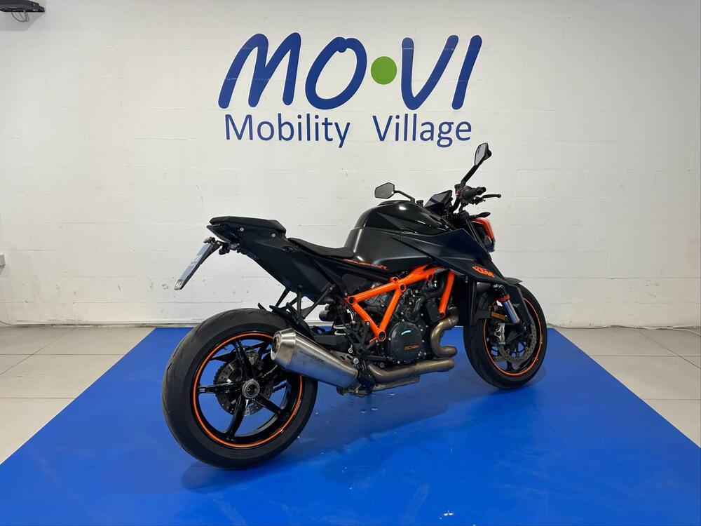 KTM 1290 Super Duke R (2020) (2)