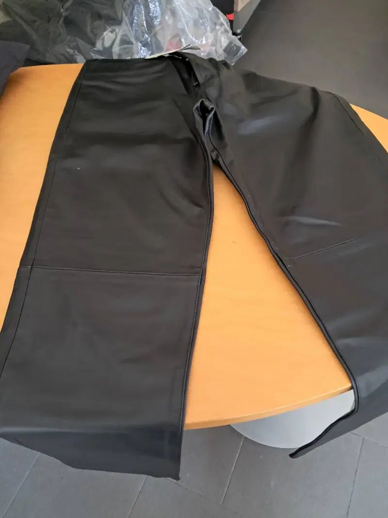 JEANS PELLE NERO MOTO GUZZI TG L (3)