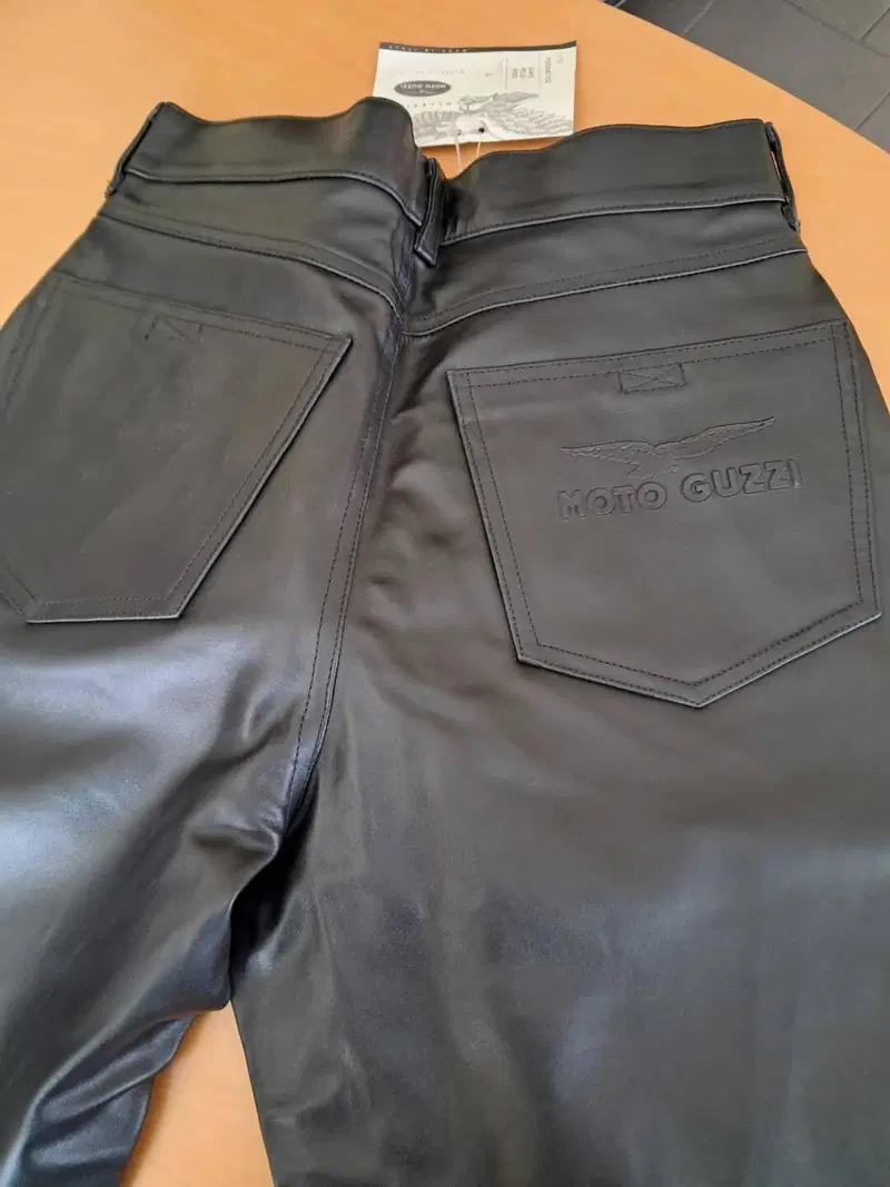 JEANS PELLE NERO MOTO GUZZI TG L (4)