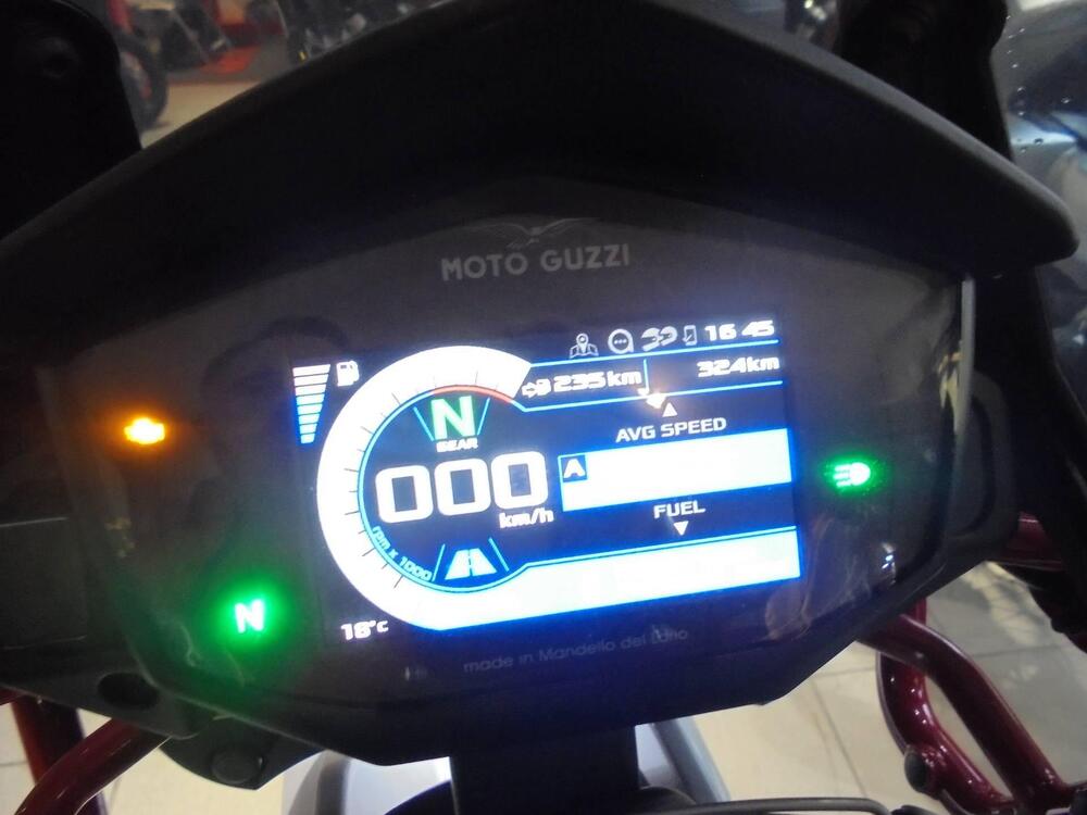 Moto Guzzi V85 TT (2024 - 25) (2)