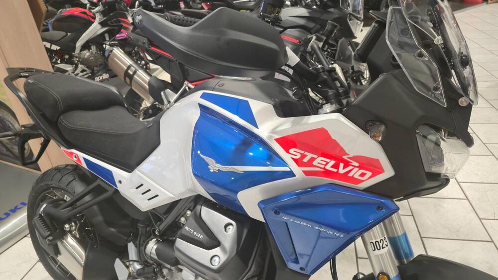 Moto Guzzi Stelvio Duecento Tributo (2025)