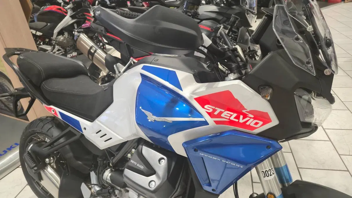 Moto Guzzi Stelvio Duecento Tributo (2025 - 26)