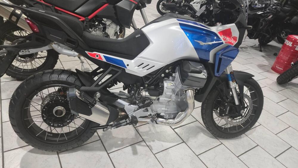 Moto Guzzi Stelvio Duecento Tributo (2025) (2)