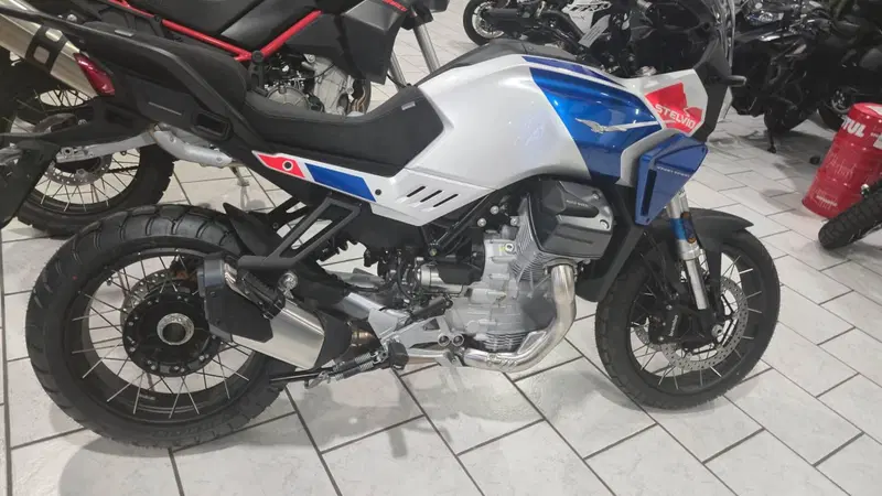 Moto Guzzi Stelvio Duecento Tributo (2025 - 26) (2)