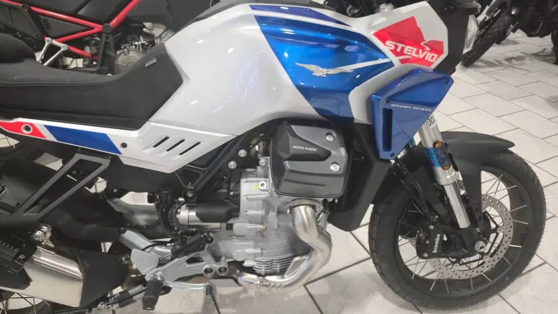 Moto Guzzi Stelvio Duecento Tributo (2025 - 26) (3)
