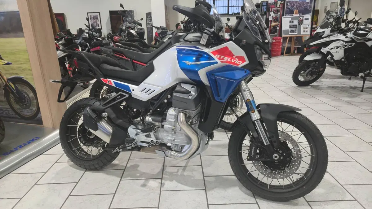 Moto Guzzi Stelvio Duecento Tributo (2025 - 26) (4)