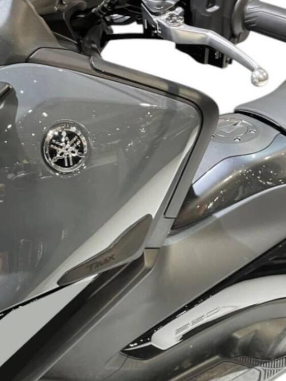 YAMAHA Set adesivi protezione carene T-MAX 560 202 (2)