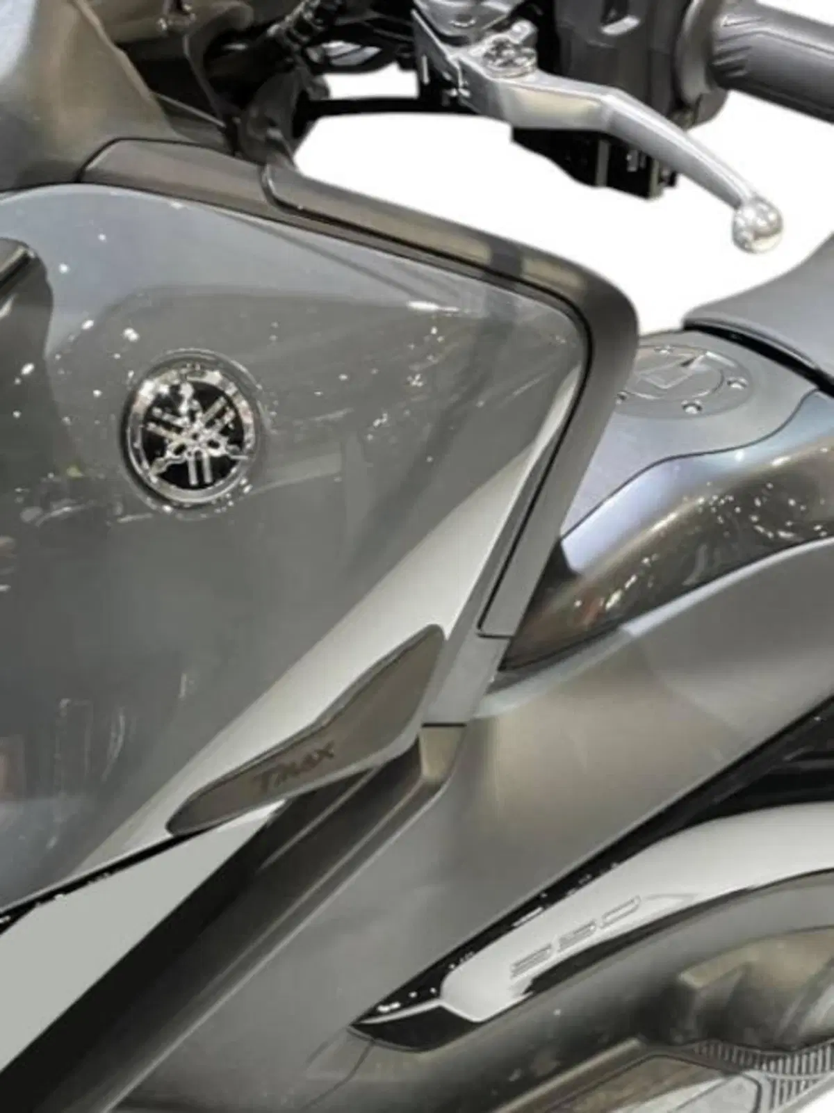 YAMAHA Set adesivi protezione carene T-MAX 560 202 (2)