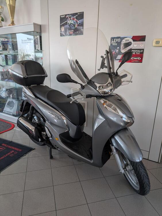 Honda SH 300 i ABS (2013 - 14) (2)
