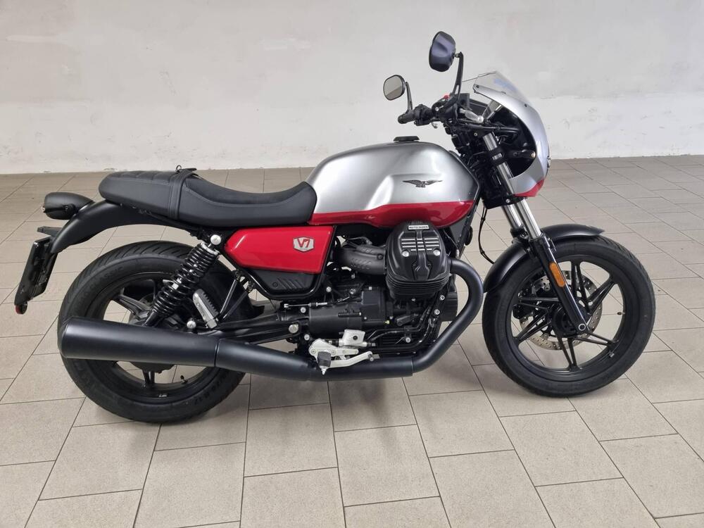 Moto Guzzi V7 Stone Corsa (2023 - 25) (2)