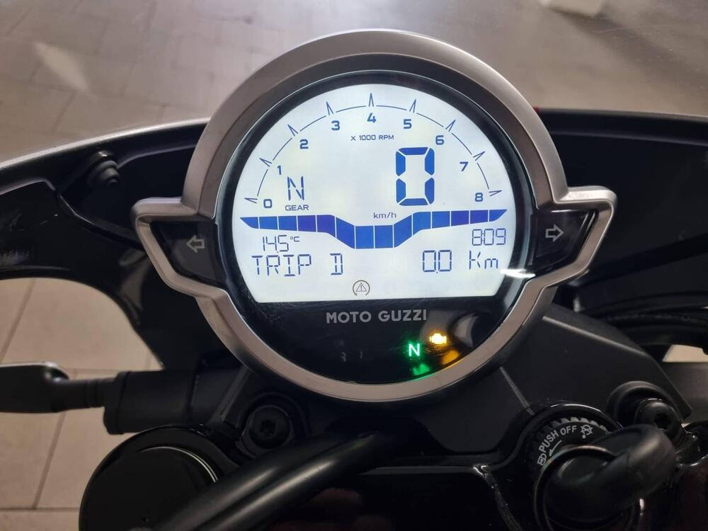 Moto Guzzi V7 Stone Corsa (2023 - 25) (5)