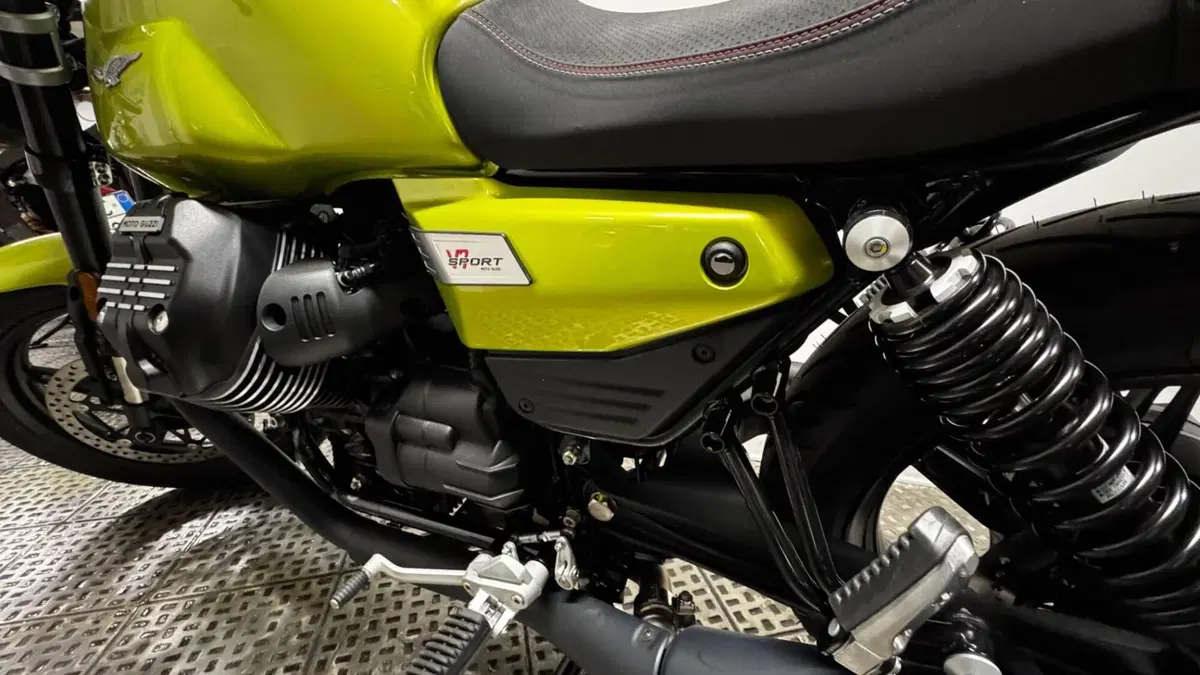 Moto Guzzi V7 Sport (2025 - 26) (3)