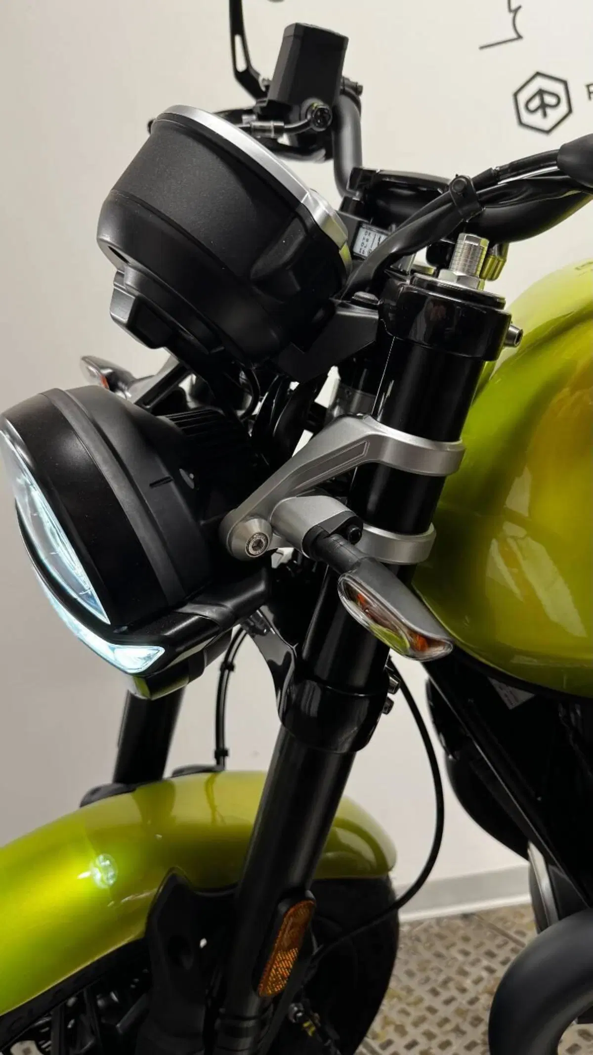 Moto Guzzi V7 Sport (2025 - 26) (7)