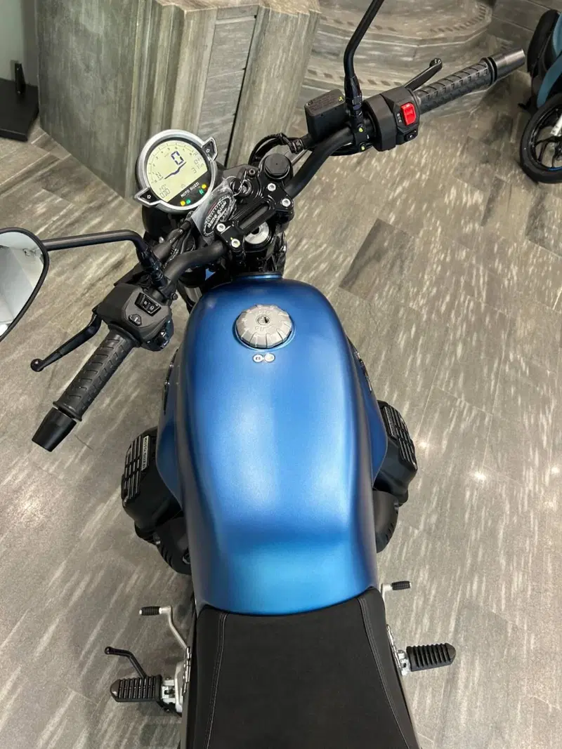 Moto Guzzi V7 Stone (2025 - 26) (3)