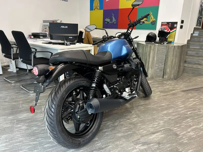 Moto Guzzi V7 Stone (2025 - 26) (5)