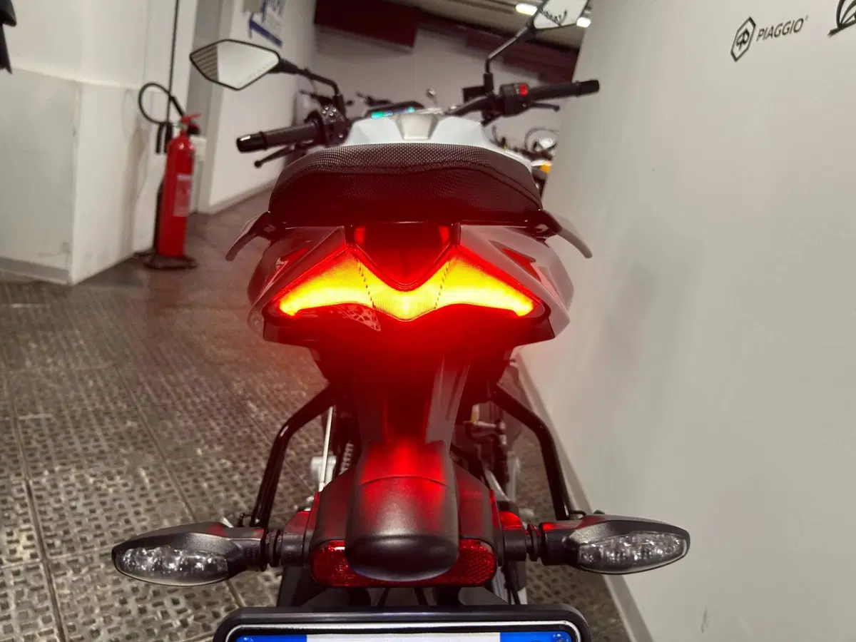 Aprilia Tuono 457 (2025 - 26) (4)