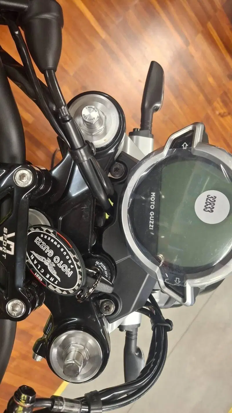 Moto Guzzi V7 Sport (2025 - 26) (6)