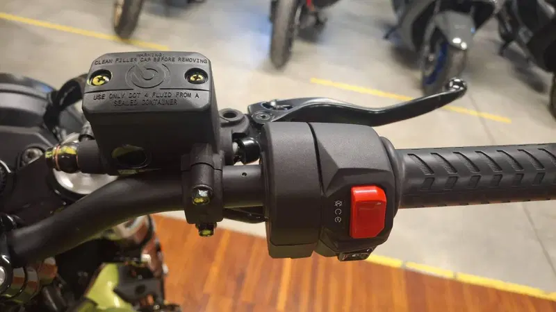 Moto Guzzi V7 Sport (2025 - 26) (7)