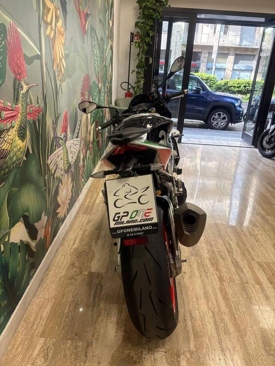 Aprilia Tuono V4 Factory (2017 - 18) (4)