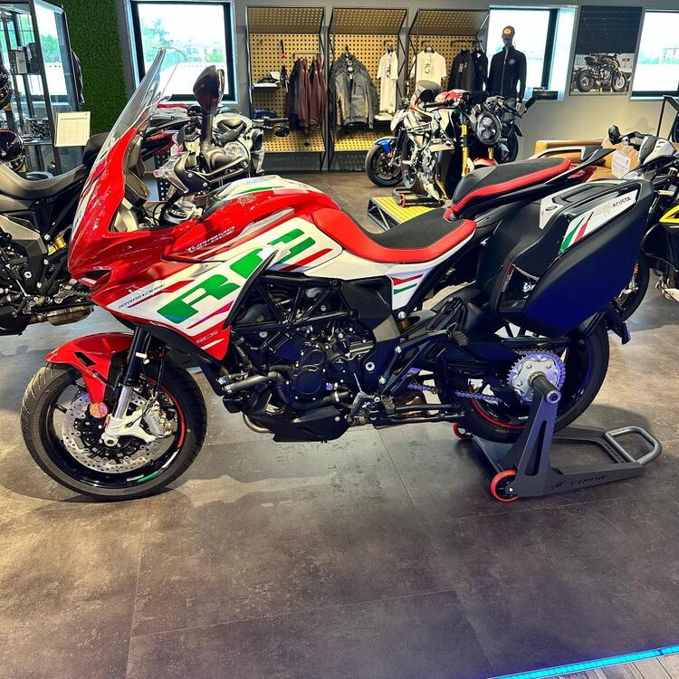 MV Agusta Turismo Veloce 800 RC SCS (2022 - 25) (2)