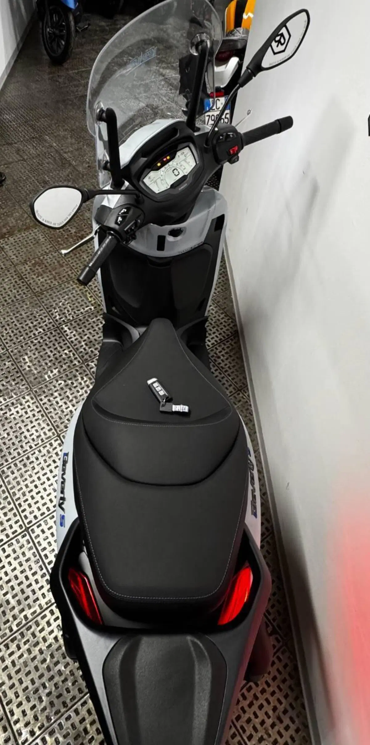 Piaggio Beverly 400 S (2025 - 26) (3)