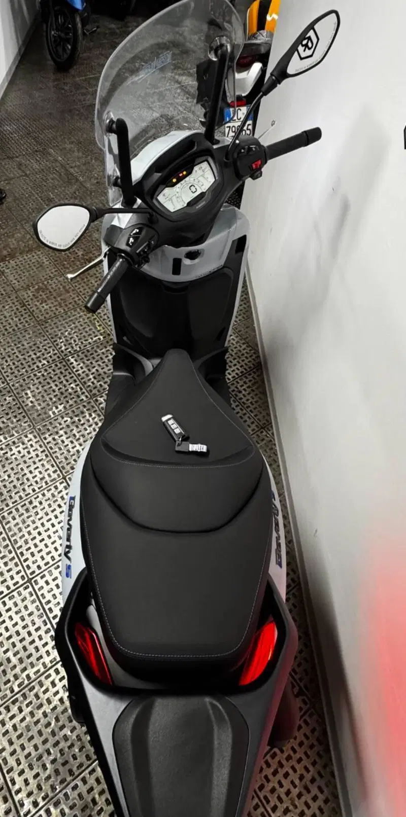 Piaggio Beverly 400 S (2025 - 26) (3)