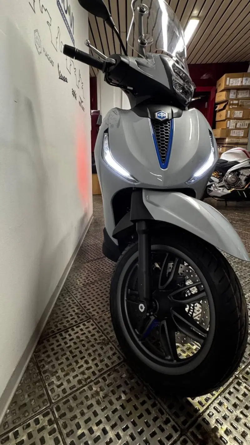 Piaggio Beverly 400 S (2025 - 26) (5)