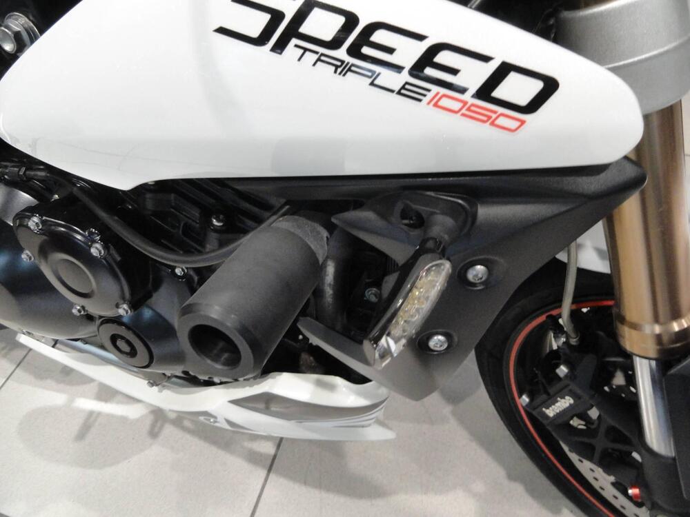 Triumph Speed Triple 1050 (2011 - 13) (4)