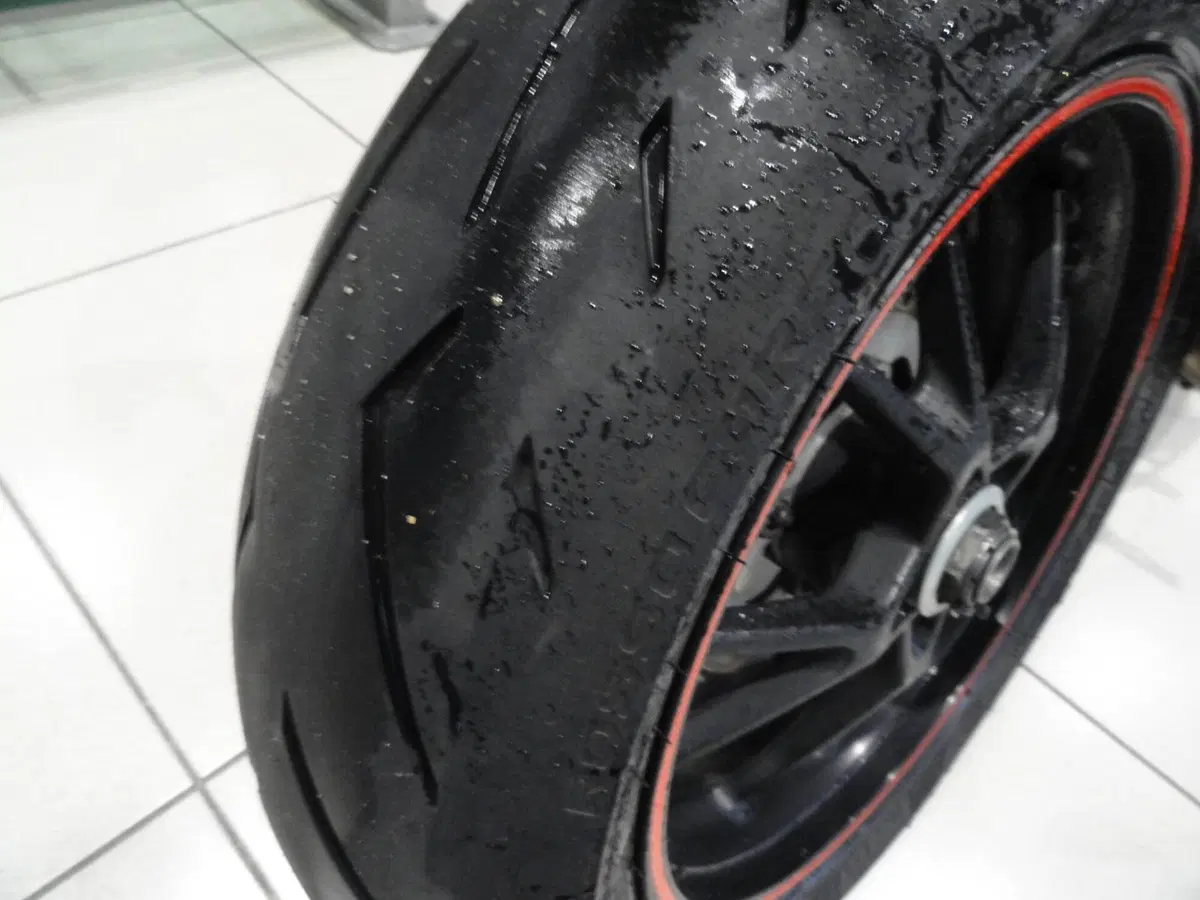 Triumph Speed Triple 1050 (2011 - 13) (7)
