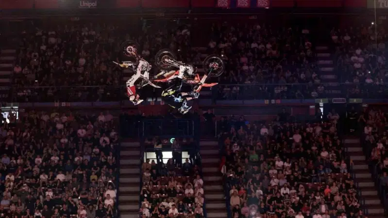 Milano: il Forum esplode con i Masters of Dirt: 18 mila spettatori per lo show dell&rsquo;anno