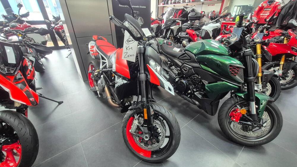 Ducati Hypermotard 950 RVE (2022 - 25) (2)