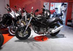 Ducati Monster 900 Dark I.E. (1999 - 02) usata