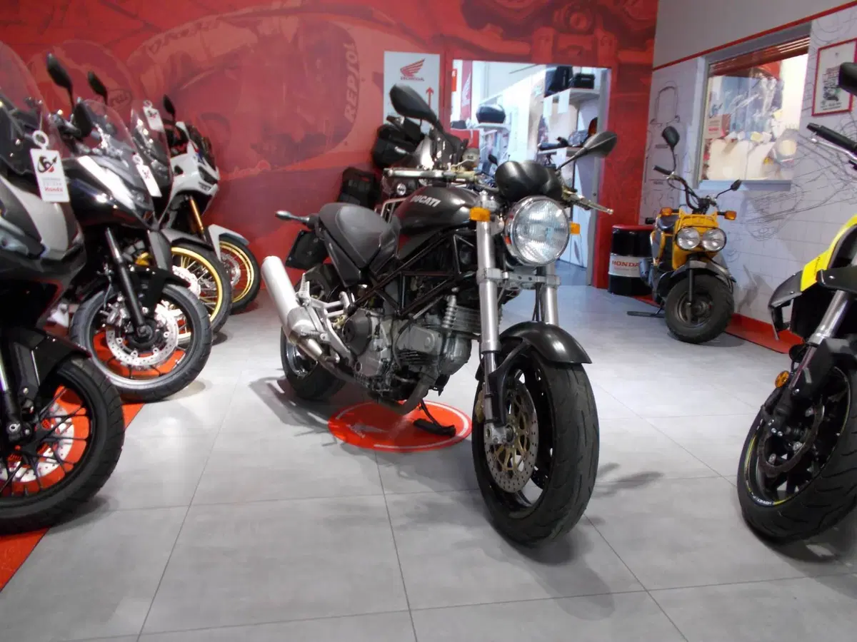 Ducati Monster 900 Dark I.E. (1999 - 02) (8)